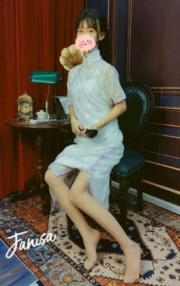 欧美最小比基尼热舞_BD英语手机在线观看