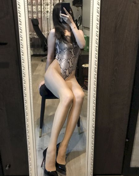 18禁美女裸身扒内衣视频_1080P在线观看