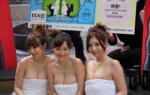 9999啪啪片人妻熟女漫画av_暖暖免费观看视频