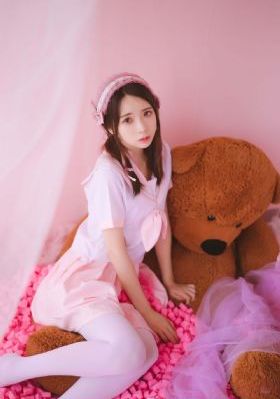 一边接吻一边捏胸_BD韩语全集在线观看