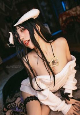 美女脱个精光裸泳_高清免费在线观看